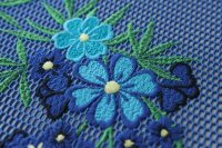ткань голубая сетка вышитая цветами