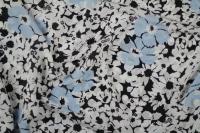 ткань крепдешин с белыми и голубыми цветами