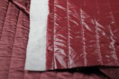 ткань стеганая плащевка с подкладом ягодного цвета Италия