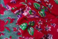 ткань пальтовая ткань с жаккардовым рисунком из роз на красном фоне