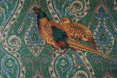 ткань шелковый твил хвойно-зелного цвета с пейсли и фазанами твил шелк пейсли разноцветная Италия