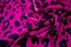 ткань шелковый сатин фуксия с леопардом сатин шелк леопард розовая Италия