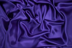 ткань атлас из вискозы фиолетового цвета атлас вискоза однотонная фиолетовая Италия