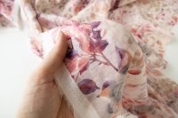 ткань лен с розовыми цветами