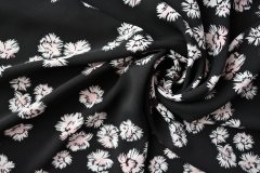ткань черное кади из вискозы с цветами Италия