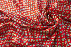 ткань атлас красного цвета с разноцветным узором Италия