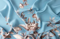 ткань голубой крепдешин с цветами (купон)