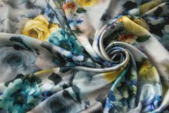 ткань серо-зеленый атлас с желтыми розами и голубыми цветами Италия